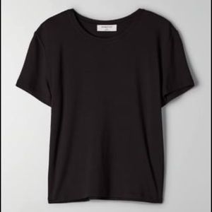 Aritzia Babaton classic everyday t-shirt - small